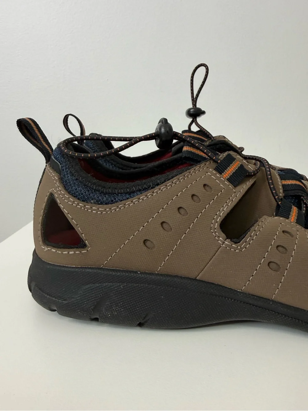 Clarks Flintstone Closed Toe Leather Adjustable Bungee Sandal Men's Size 11 NEW